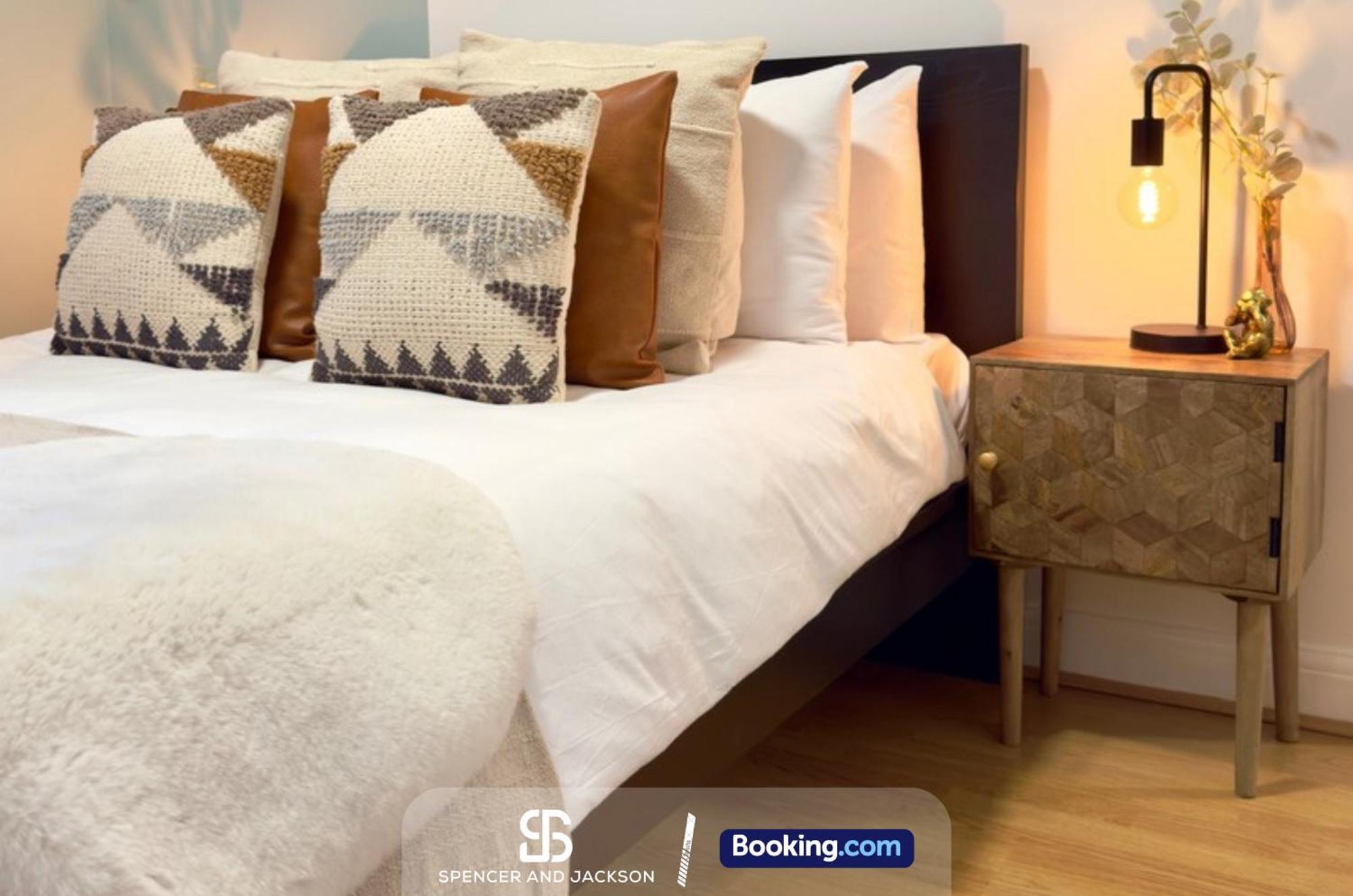 1 Bedroom City Centre Apartment Near The University And Bodleian Library By Spencer And Jackson Short Lets & Serviced Accommodation Оксфорд Екстериор снимка