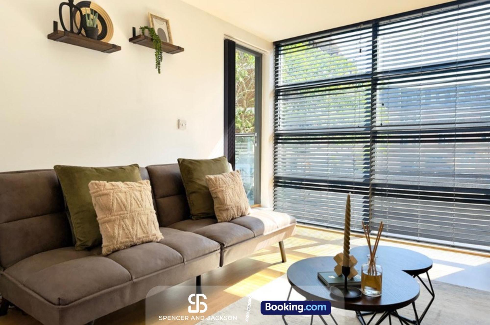 1 Bedroom City Centre Apartment Near The University And Bodleian Library By Spencer And Jackson Short Lets & Serviced Accommodation Оксфорд Екстериор снимка